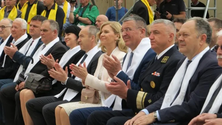 SPLIĆANI SLAVE FE&Scaron;TU SV. DUJE: Pogledajte kako je izgledala procesija, Kerum sve promatrao s prozora poput Pape