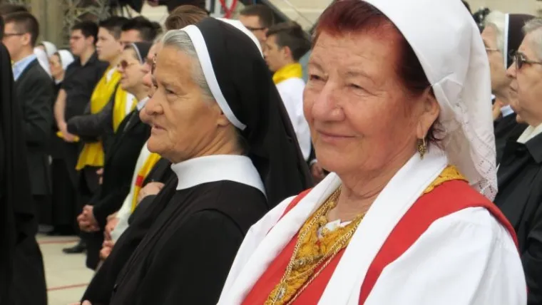 SPLIĆANI SLAVE FE&Scaron;TU SV. DUJE: Pogledajte kako je izgledala procesija, Kerum sve promatrao s prozora poput Pape