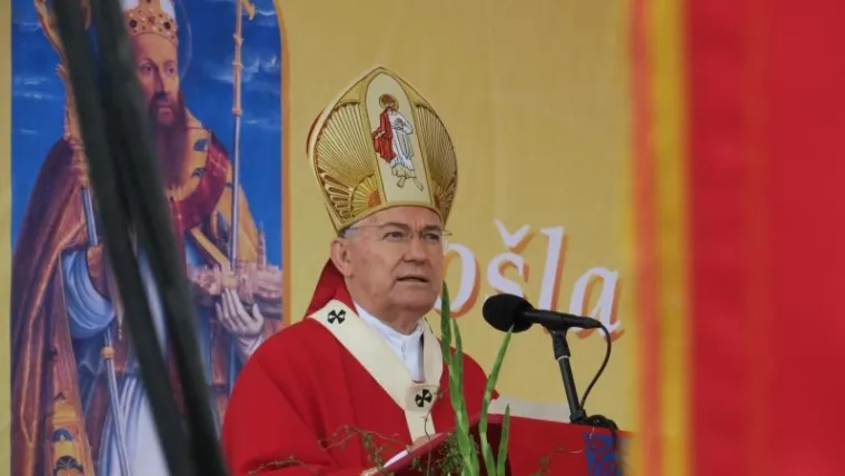 SPLIĆANI SLAVE FE&Scaron;TU SV. DUJE: Pogledajte kako je izgledala procesija, Kerum sve promatrao s prozora poput Pape