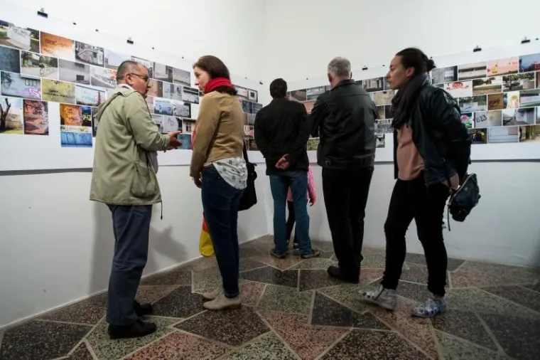 U Galeriji Greta otvorena je izložba fotografija "Boje i lakovi" , fotografa Jovice Drobnjaka. Na izložbi se može vidjeti vi&scaron;e od 300 fotografija grafita na kojima se spominje Zdravko Mamić, a koje je Jovica fotografirao od 2011. godine.