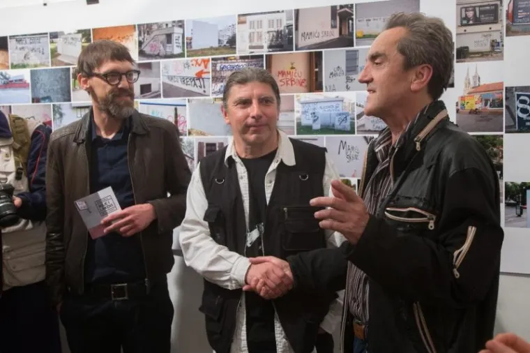 U Galeriji Greta otvorena je izložba fotografija "Boje i lakovi" , fotografa Jovice Drobnjaka. Na izložbi se može vidjeti vi&scaron;e od 300 fotografija grafita na kojima se spominje Zdravko Mamić, a koje je Jovica fotografirao od 2011. godine.