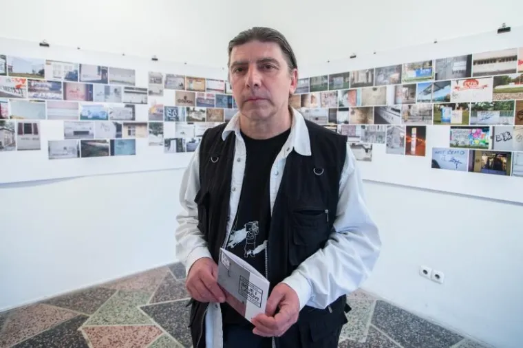 U Galeriji Greta otvorena je izložba fotografija "Boje i lakovi" , fotografa Jovice Drobnjaka. Na izložbi se može vidjeti vi&scaron;e od 300 fotografija grafita na kojima se spominje Zdravko Mamić, a koje je Jovica fotografirao od 2011. godine.