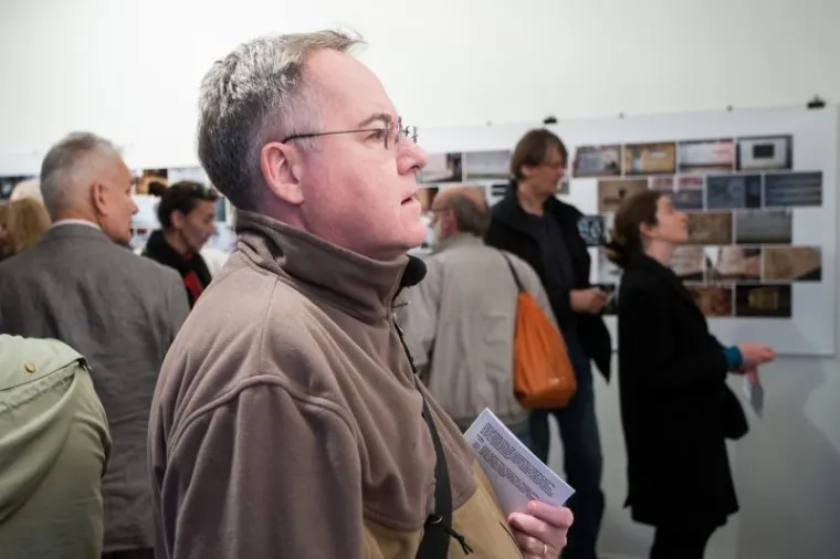 U Galeriji Greta otvorena je izložba fotografija "Boje i lakovi" , fotografa Jovice Drobnjaka. Na izložbi se može vidjeti vi&scaron;e od 300 fotografija grafita na kojima se spominje Zdravko Mamić, a koje je Jovica fotografirao od 2011. godine.