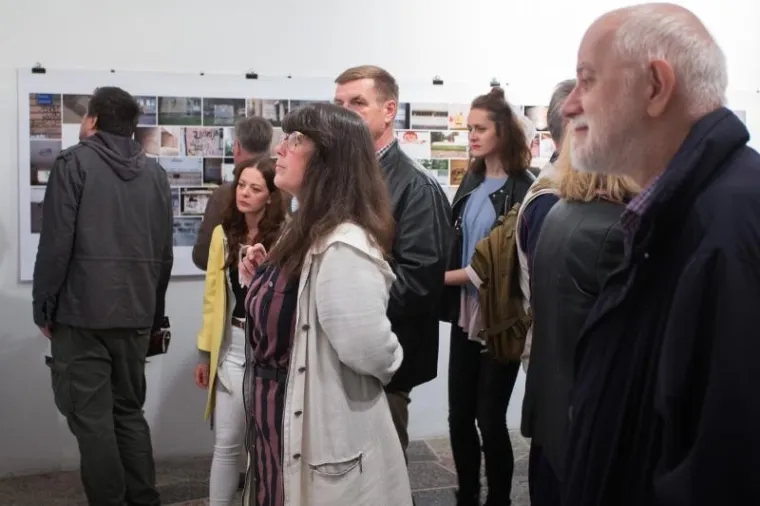 U Galeriji Greta otvorena je izložba fotografija "Boje i lakovi" , fotografa Jovice Drobnjaka. Na izložbi se može vidjeti vi&scaron;e od 300 fotografija grafita na kojima se spominje Zdravko Mamić, a koje je Jovica fotografirao od 2011. godine.