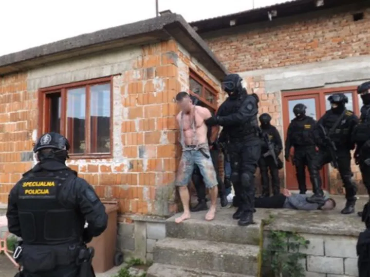 Specijalna policija u Novoj Gradiški uhitila pljačkaše