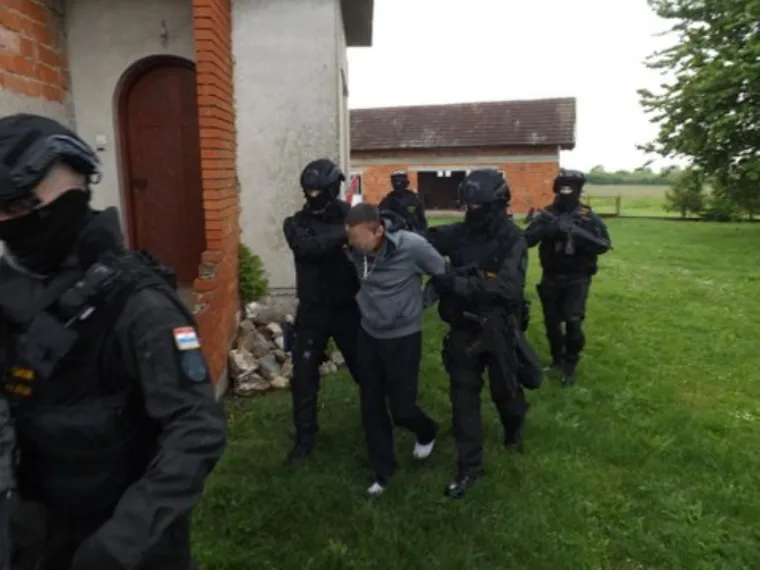 AKCIJA SPECIJALACA: Nakon pregovora i pucnjave uhićeni pljačkaši