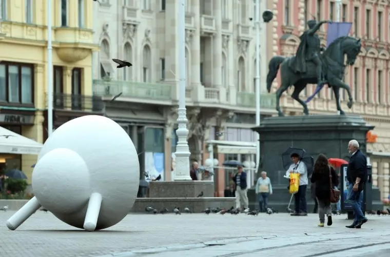 Neobične instalacije u sredi&scaron;tu Zagreba privlače prolaznike da se s njima fotografiraju