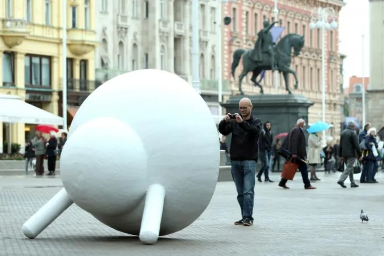 Neobične instalacije u sredi&scaron;tu Zagreba privlače prolaznike da se s njima fotografiraju