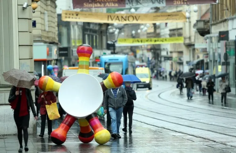 Neobične instalacije u sredi&scaron;tu Zagreba privlače prolaznike da se s njima fotografiraju