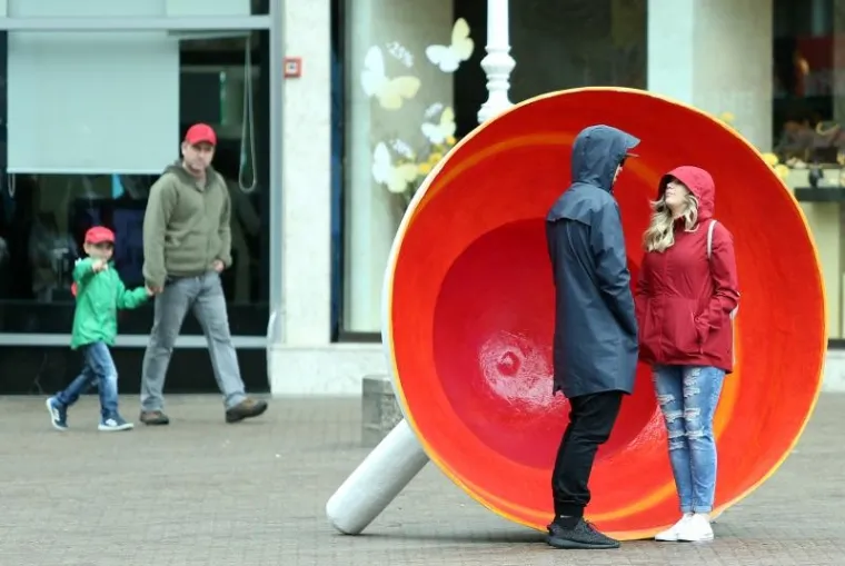Neobične instalacije u sredi&scaron;tu Zagreba privlače prolaznike da se s njima fotografiraju