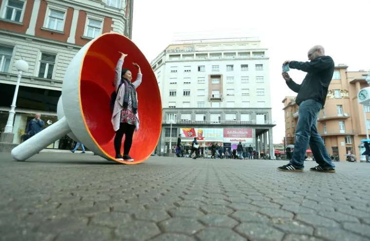 Neobične instalacije u sredi&scaron;tu Zagreba privlače prolaznike da se s njima fotografiraju