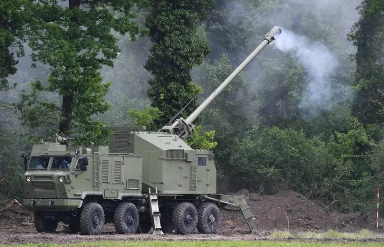 Vojska Srbije obilježila je Dan VS i Dan pobjede svečano&scaron;ću "Čelik 2017" i javnosti predstavila novo naoružanje. Svečanost pred najvi&scaron;im državnim dužnosnicima održana je na poligonu Nikinci, a između ostalog su prikazani nova pu&scaron;ka, sistem ALAS, te vozila "Milo&scaron;" i "Lazar".