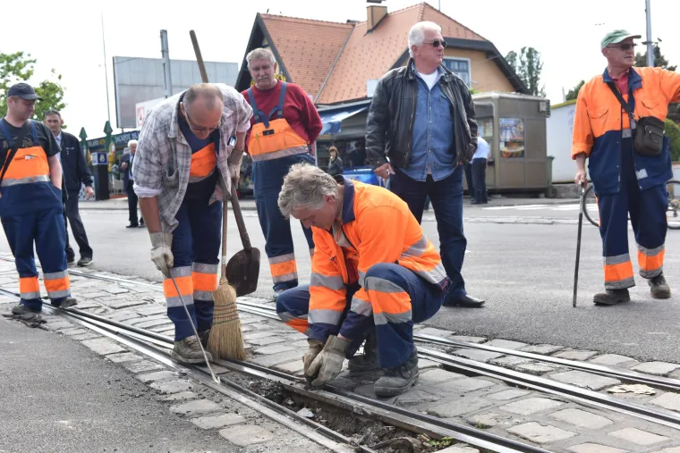 Tramvaj broj 4 iskočio iz tračnica