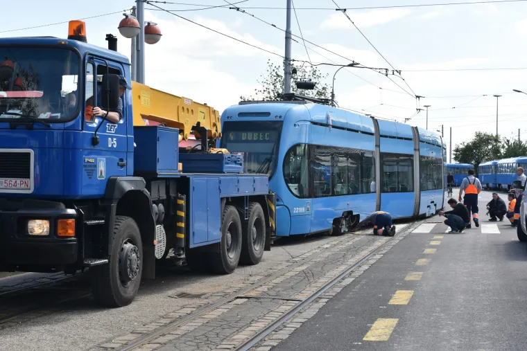 Tramvaj broj 4 iskočio iz tračnica