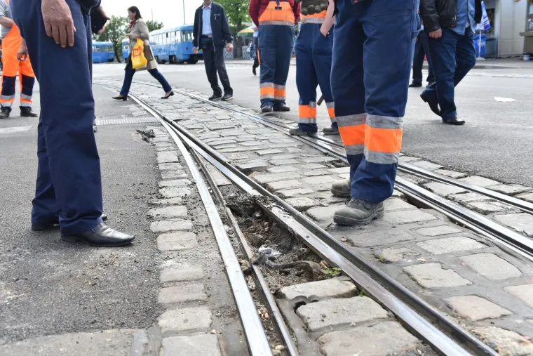 Tramvaj broj 4 iskočio iz tračnica