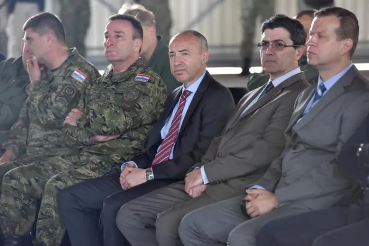 NOVE SNAGE U ZRAKU: U Zračnoj bazi Zemunik održana prezentacija letačke obuke na helikopterima Kiowa