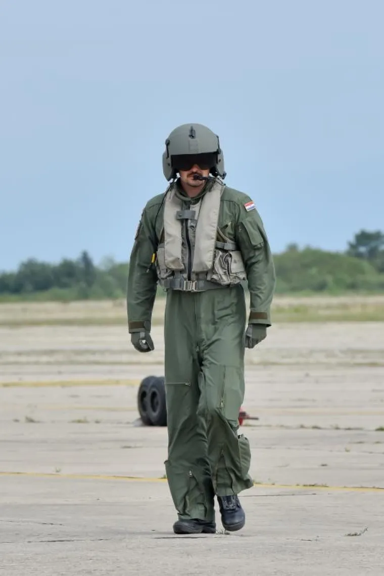 NOVE SNAGE U ZRAKU: U Zračnoj bazi Zemunik održana prezentacija letačke obuke na helikopterima Kiowa