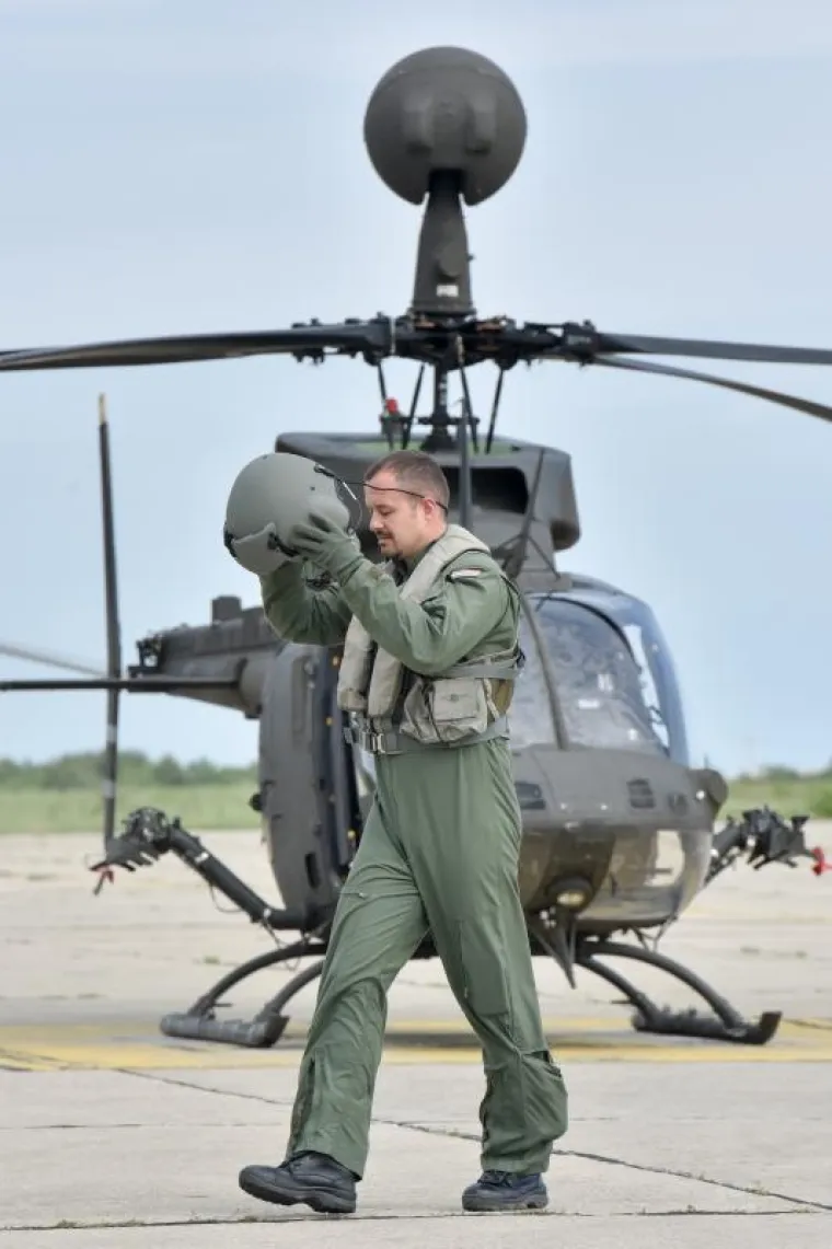 NOVE SNAGE U ZRAKU: U Zračnoj bazi Zemunik održana prezentacija letačke obuke na helikopterima Kiowa