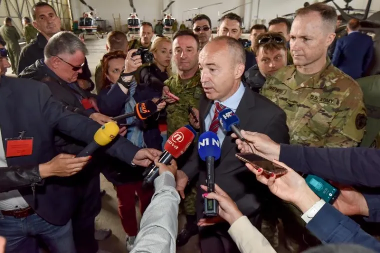 NOVE SNAGE U ZRAKU: U Zračnoj bazi Zemunik održana prezentacija letačke obuke na helikopterima Kiowa