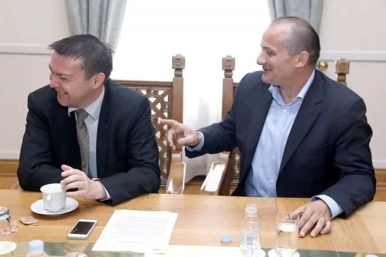 Bauk i Miljenić se "kidaju" od smijeha na Odboru za Ustav, Poslovnik i politički sustav