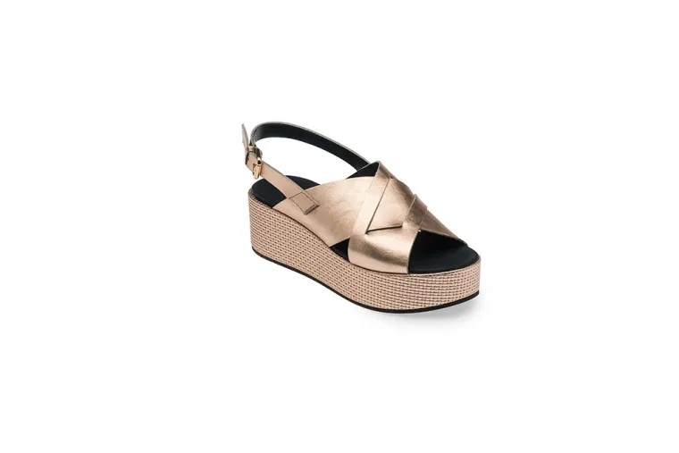 Nove modne visine i suptilni metalik sjaj donose nam najbolju kolekciju platform sandala s potpisom domaćeg modnog diva