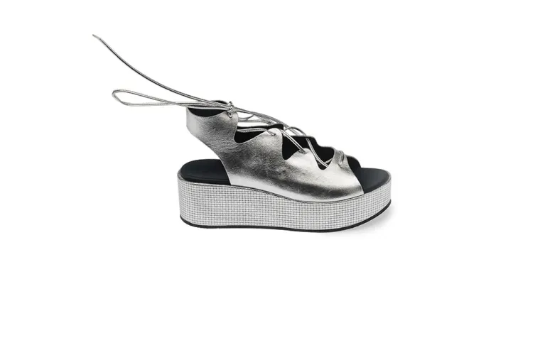 Nove modne visine i suptilni metalik sjaj donose nam najbolju kolekciju platform sandala s potpisom domaćeg modnog diva