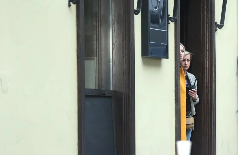 SVI SU GLEDALI U NJIH: Atraktivne djevojke privukle pozornost prolaznika na snimanju u centru Zagreba