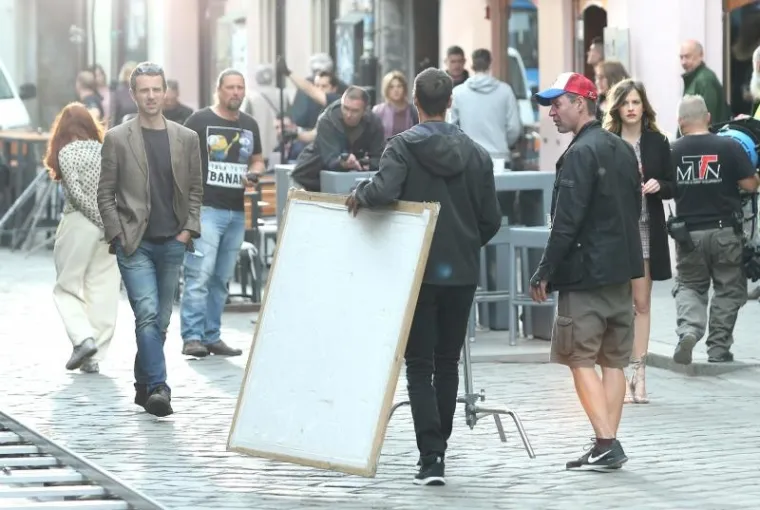 SVI SU GLEDALI U NJIH: Atraktivne djevojke privukle pozornost prolaznika na snimanju u centru Zagreba