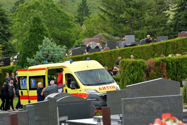 Slatina: posljednji ispraćaj obitelj Turek koja je poginula u prometnoj nesreći