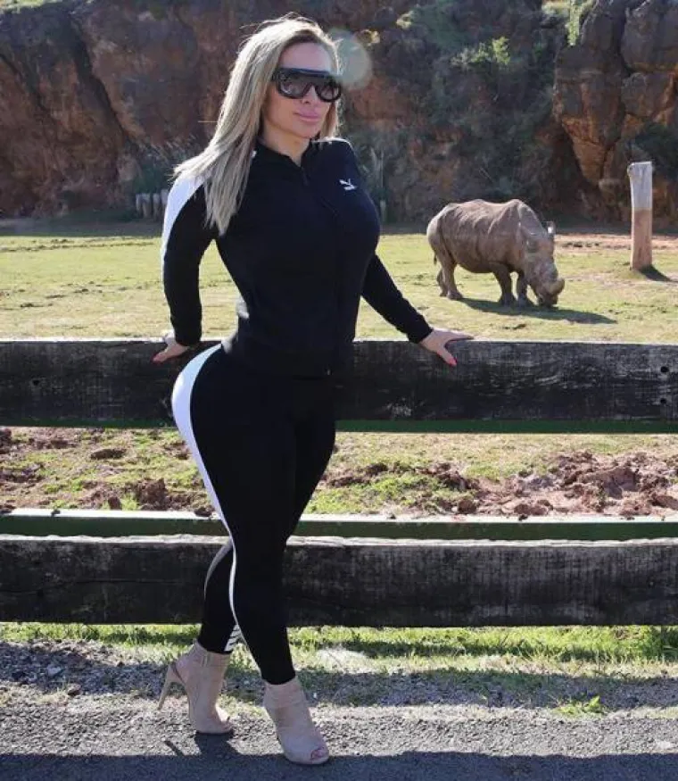 Victoria Lomba ima preko 3 milijuna obožavatelja na Instagramu na kojem skoro isključivo objavljuje fotografije svoje pozadine. Ona je fitness instruktorica s Floride, a zašto njezina guza ima toliko fanova iz cijelog svijeta, provjerite u nastavku.