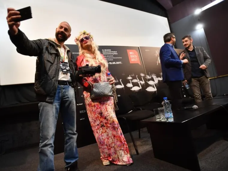 OVO NITKO NIJE OČEKIVAO! Najpoznatija porno-zvijezda i političarka u Beogradu pokazala gole grudi na promociji dokumentarca