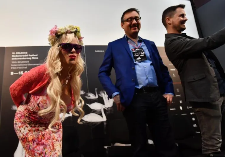 OVO NITKO NIJE OČEKIVAO! Najpoznatija porno-zvijezda i političarka u Beogradu pokazala gole grudi na promociji dokumentarca