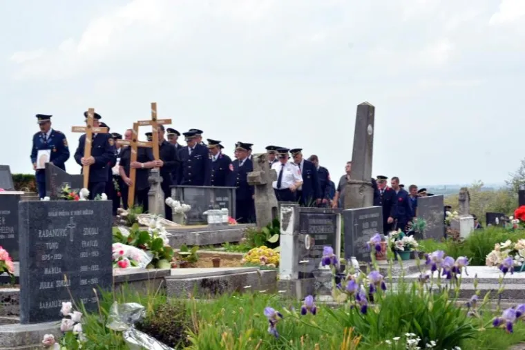 Slatinjani se oprostili od tragično stradale omiljene obitelji