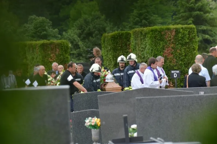 Slatinjani se oprostili od tragično stradale omiljene obitelji