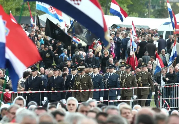 I NEKI OD POZNATIH PODUZETNIKA NA BLEIBURGU: Na komemoraciju stiglo tisuće ljudi
