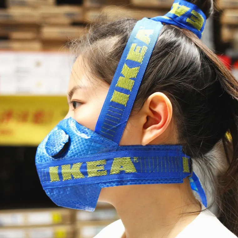 RADE ČUDA OD IKEA-INE VREĆICE: Malo se zabavili rezuckanjem i krojenjem, a onda se uključila i sama IKEA