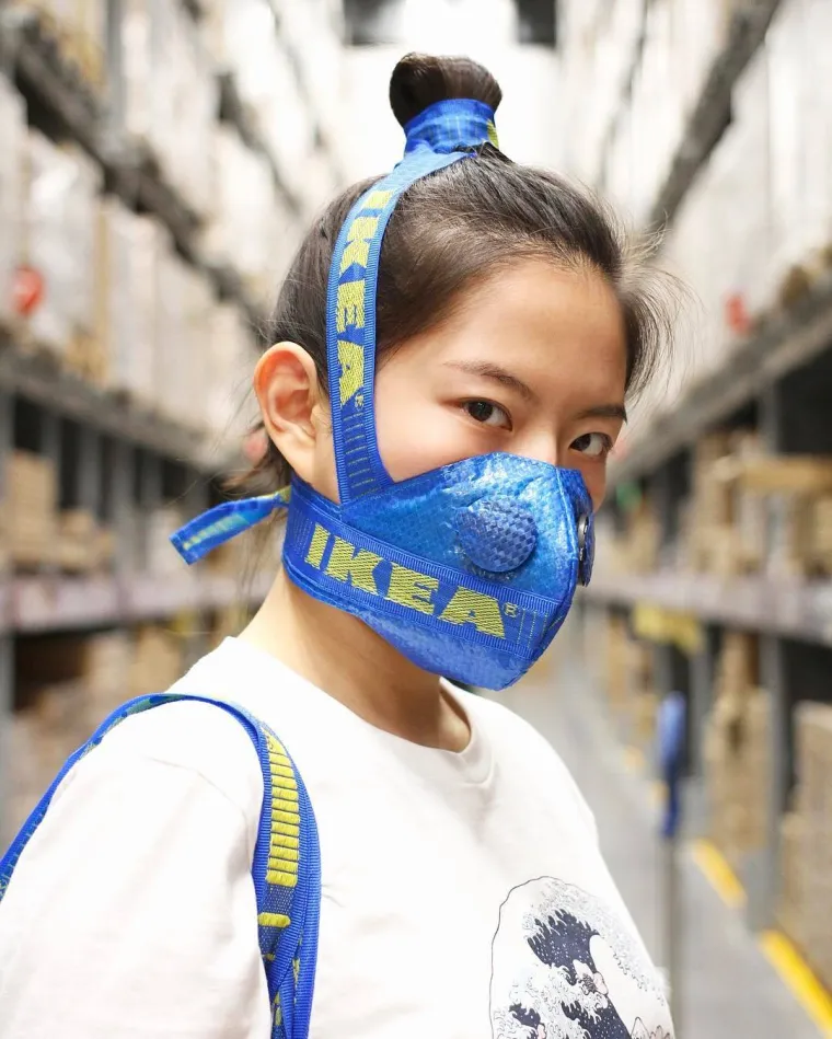 RADE ČUDA OD IKEA-INE VREĆICE: Malo se zabavili rezuckanjem i krojenjem, a onda se uključila i sama IKEA