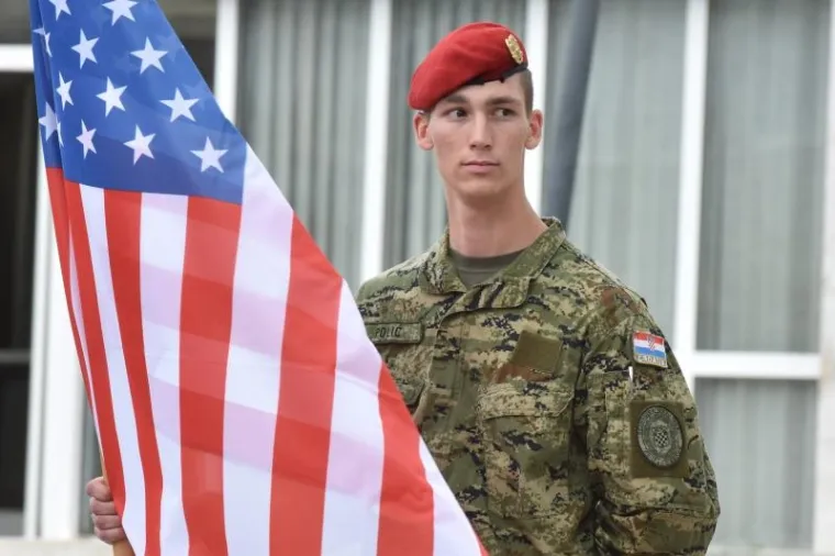 Od danas do subote (15. - 20. svibnja) u Kninu se održava natjecanje za najspremnijeg pripadnika Oružanih snaga pod nazivom 'Prvi za Hrvatsku 2017.' Natjecanja, koja mogu popratiti i građani, zbivat će se na vojnom vježbali&scaron;tu 'Crvena zemlja' i u gradu Kninu.