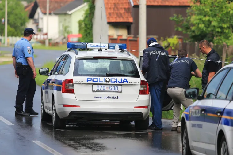 Žena ubola policajca