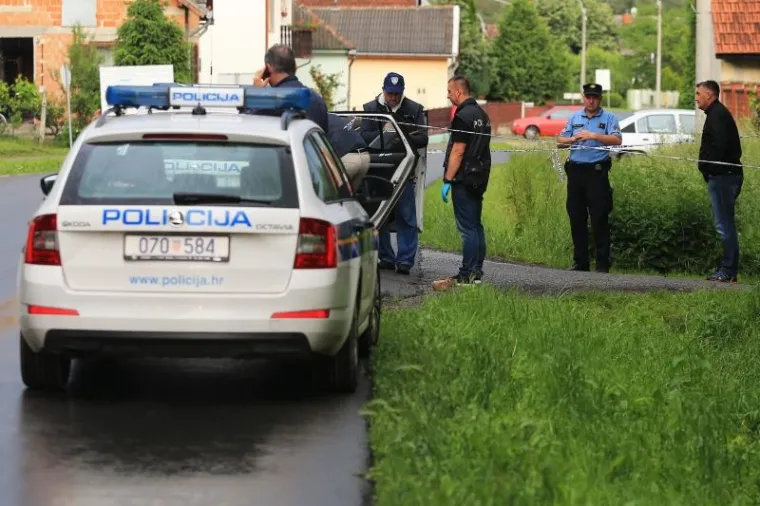 POLICAJCI PRIVODILI ŽENU, JEDAN OD NJIH TE&Scaron;KO STRADAO: Skoro ga je zaklala