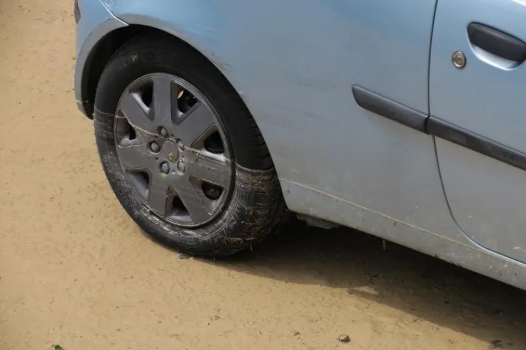 Voda je poplavila automobile, a sezala je do gležnjeva pa ljudi nisu mogli van iz zgrada.