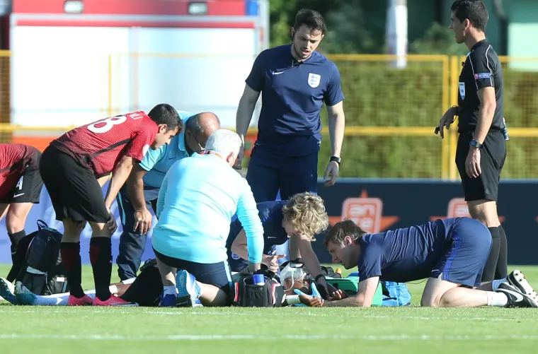 Zapre&scaron;ić: Te&scaron;ko ozlijeđeni Callum Hudson u polufinalnoj utakmici EP U-17 između Engleske i Turske