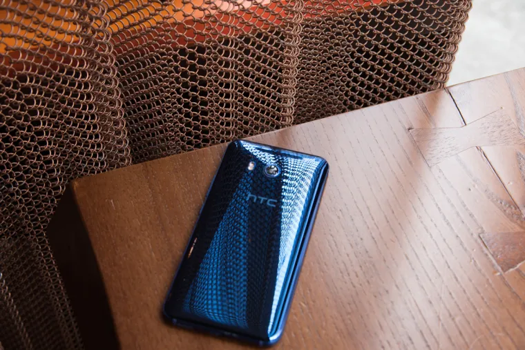 UPOZNAJTE HTC U11: HTC predstavio svoju novu perjanicu s revolucionarnim rje&scaron;enjima