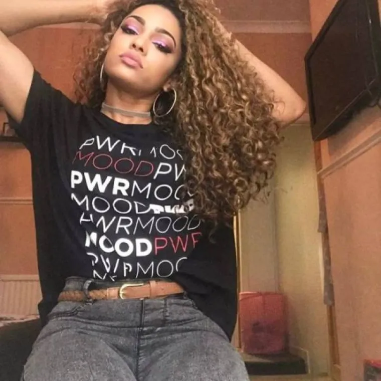 TVRDI DA NEMA DEČKA JER JE PREZGODNA: Misli da joj mu&scaron;karci ne prilaze jer ih zastra&scaron;uje svojom nevjerojatnom ljepotom