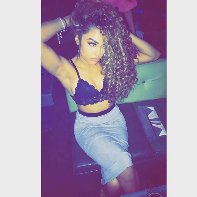 TVRDI DA NEMA DEČKA JER JE PREZGODNA: Misli da joj mu&scaron;karci ne prilaze jer ih zastra&scaron;uje svojom nevjerojatnom ljepotom