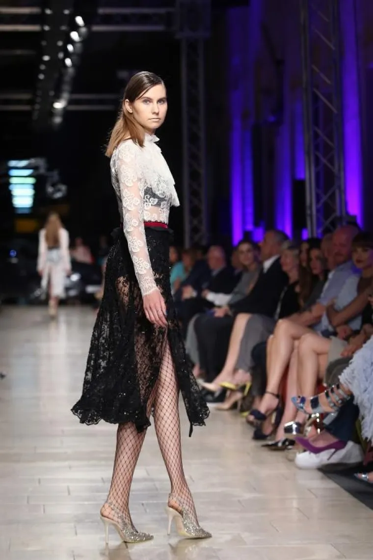 Svi su ostali u drugom planu: Kolinda Grabar Kitarović 'ukrala' pozornost na modnoj reviji