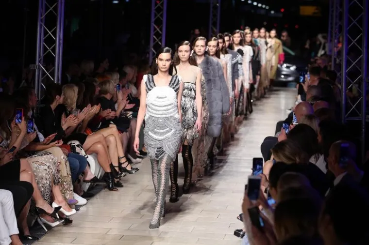 Svi su ostali u drugom planu: Kolinda Grabar Kitarović 'ukrala' pozornost na modnoj reviji