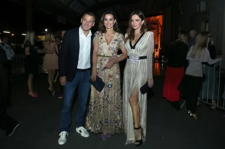 GRANDIOZNU REVIJU NA GLAVNOM POSJETILI BA&Scaron; SVI: Od predsjednice države do predsjednice estrade, svi se u&scaron;minkali za ovu prigodu