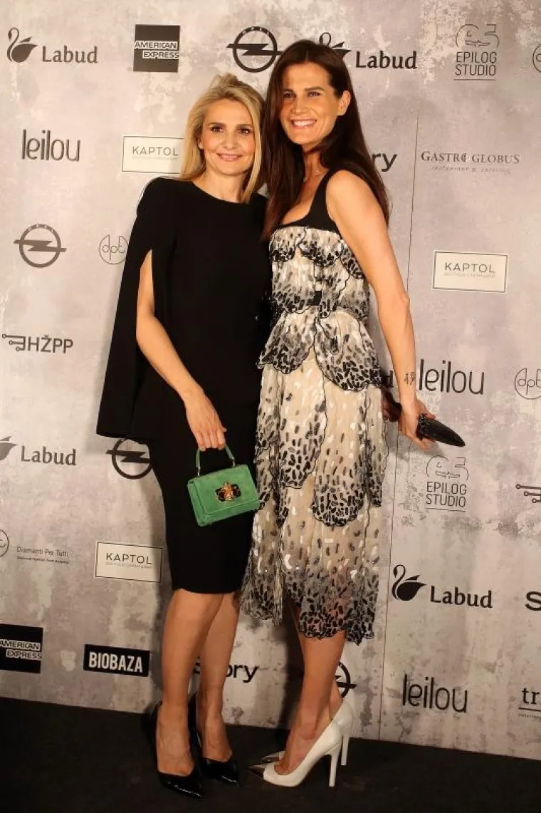 GRANDIOZNU REVIJU NA GLAVNOM POSJETILI BA&Scaron; SVI: Od predsjednice države do predsjednice estrade, svi se u&scaron;minkali za ovu prigodu