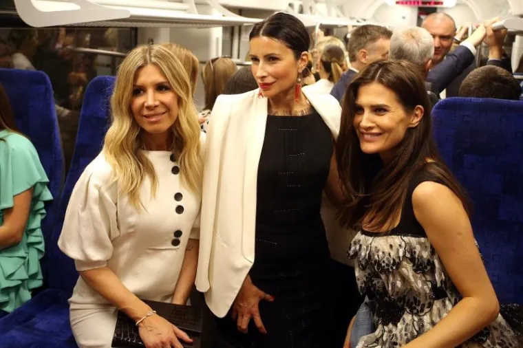 GRANDIOZNU REVIJU NA GLAVNOM POSJETILI BA&Scaron; SVI: Od predsjednice države do predsjednice estrade, svi se u&scaron;minkali za ovu prigodu